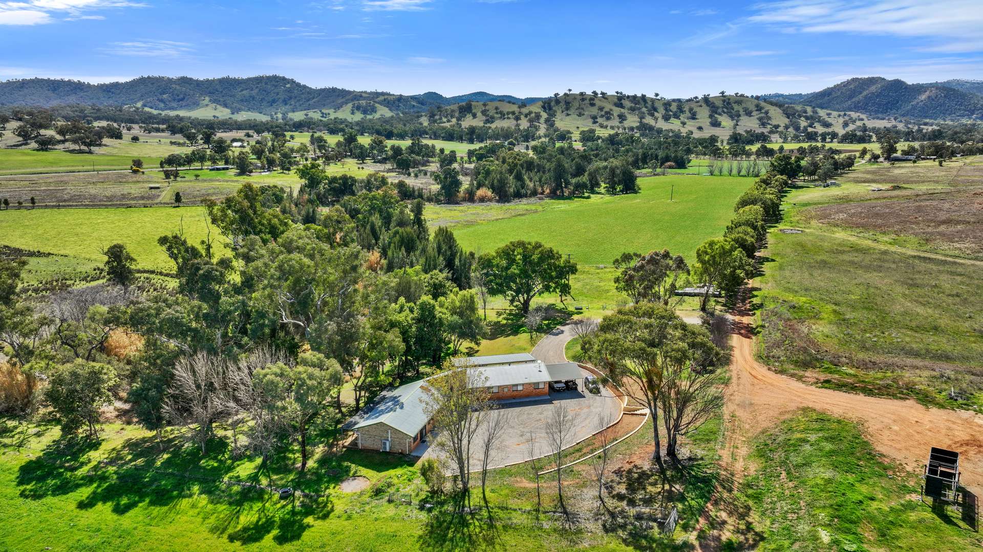 "The Oaks" 4 Magnesite Rd, Tamworth For Sale by Farmbuy.com - image 1
