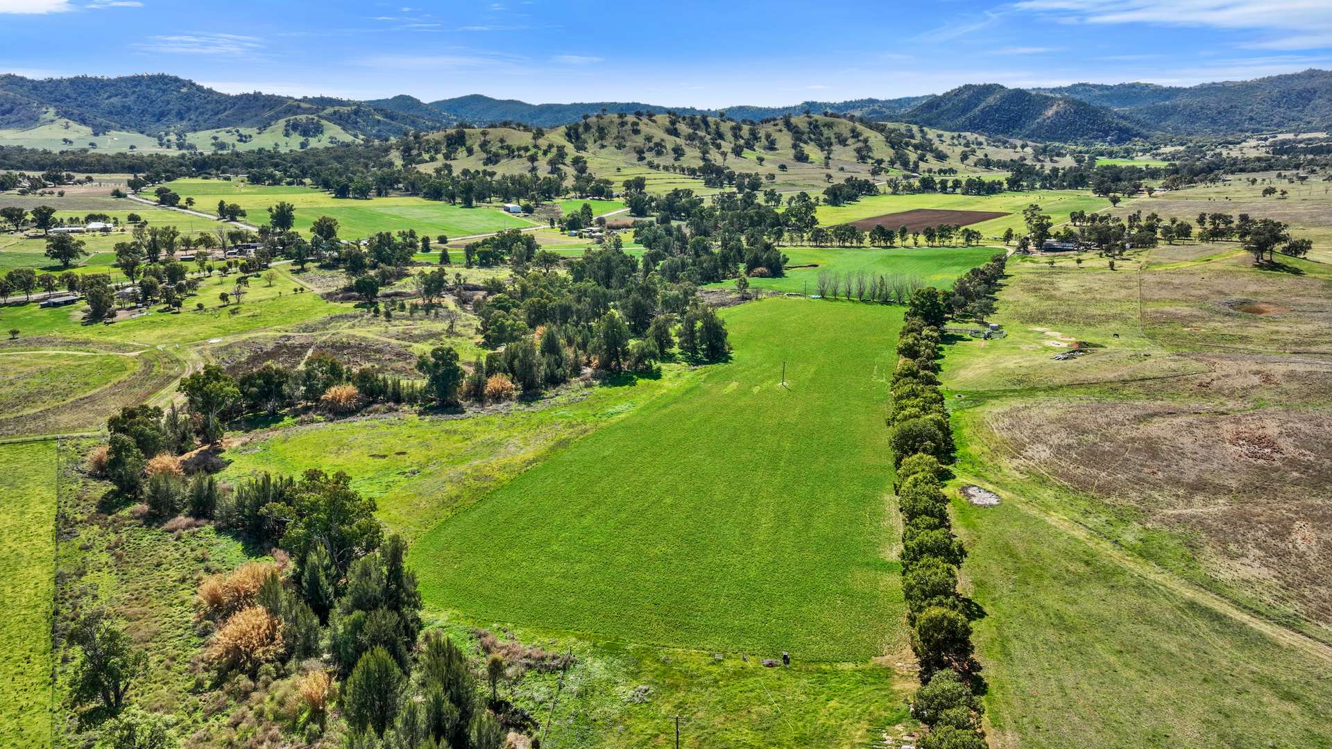 "The Oaks" 4 Magnesite Rd, Tamworth For Sale by Farmbuy.com - image 2
