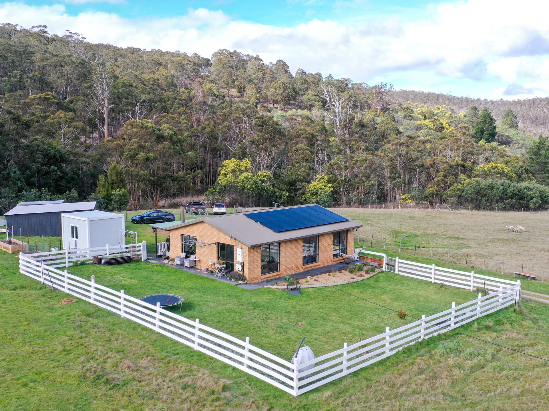 418 Ellendale Road, Fentonbury For Sale by Farmbuy.com - image 2