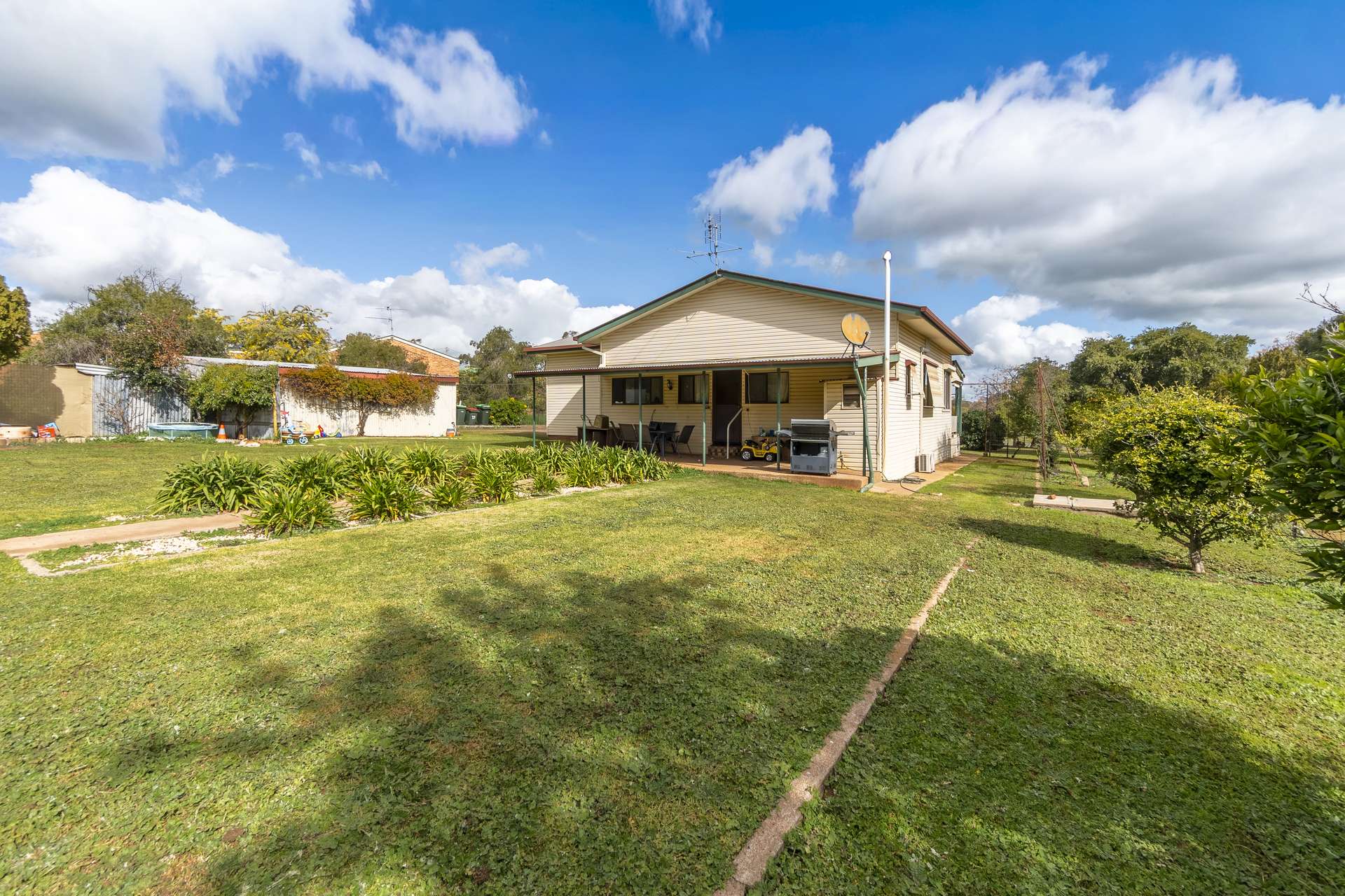 39 Iverach Street, Coolamon For Sale by Farmbuy.com - image 17
