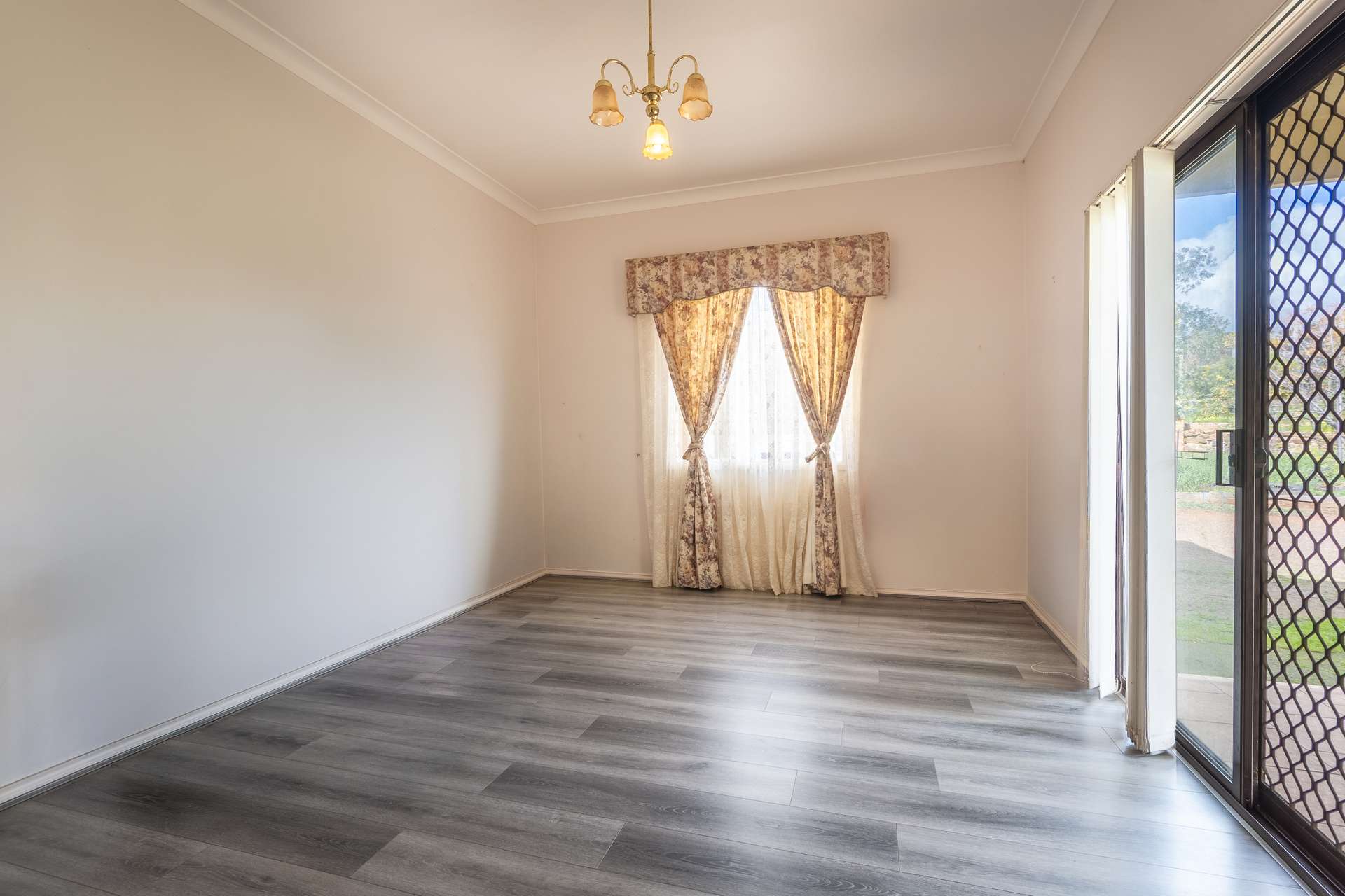 39 Iverach Street, Coolamon For Sale by Farmbuy.com - image 8