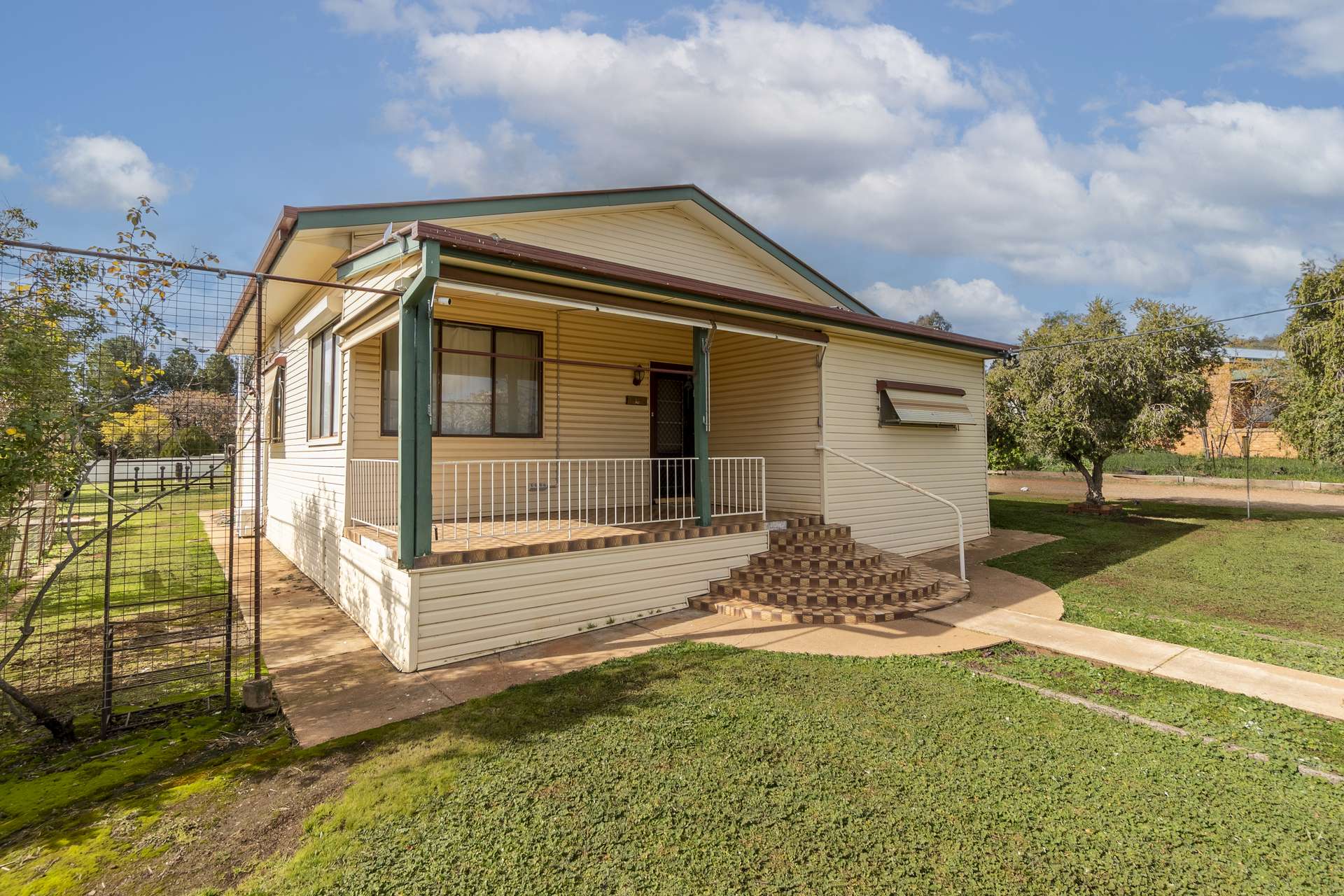 39 Iverach Street, Coolamon For Sale by Farmbuy.com - image 3