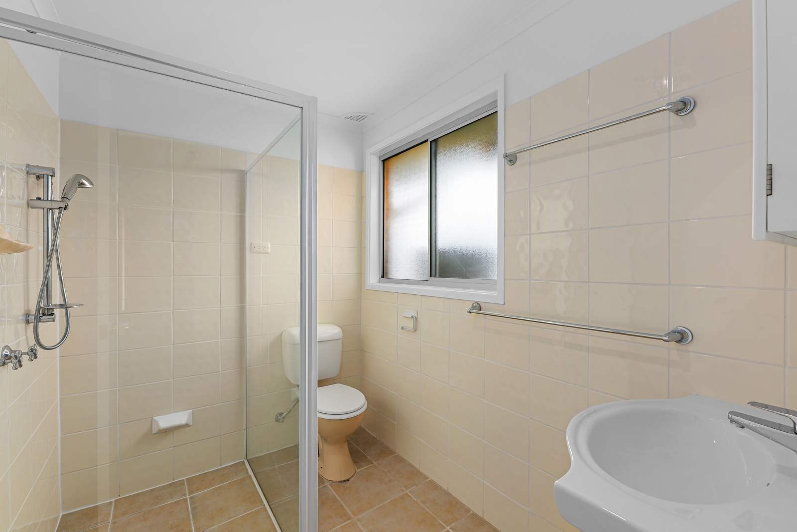1370 New England Highway, Aberdeen For Sale by Farmbuy.com - image 9