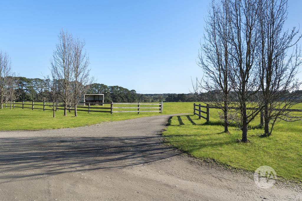 8 Wonderland Avenue, Tuerong VIC 3915