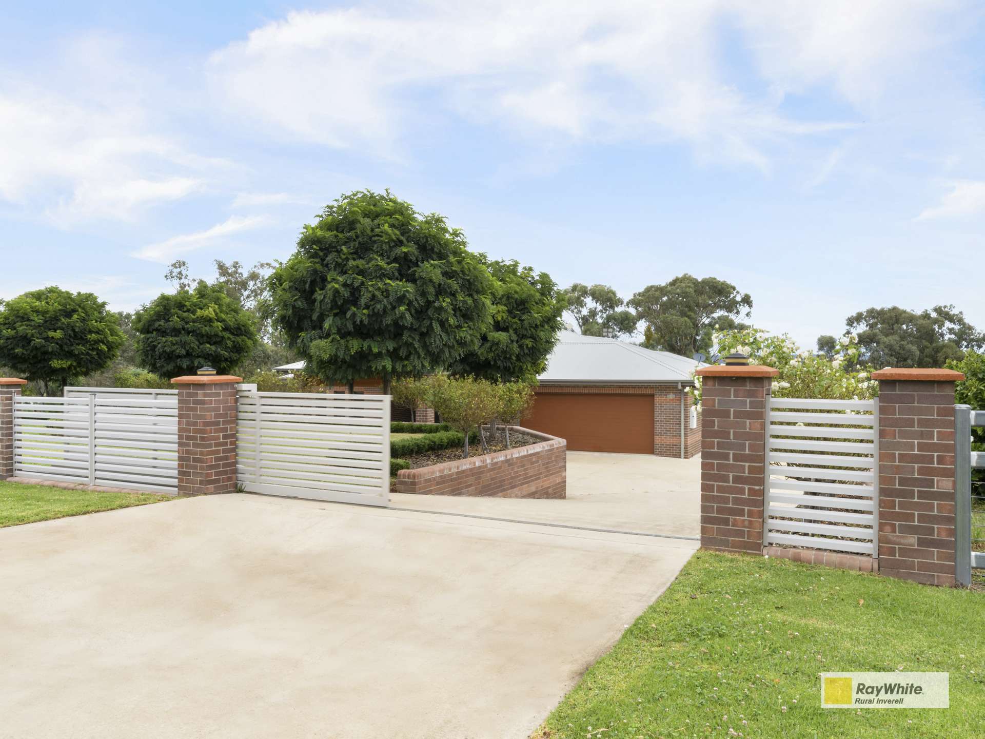11 Wolbah Close, Inverell For Sale by Farmbuy.com - image 2