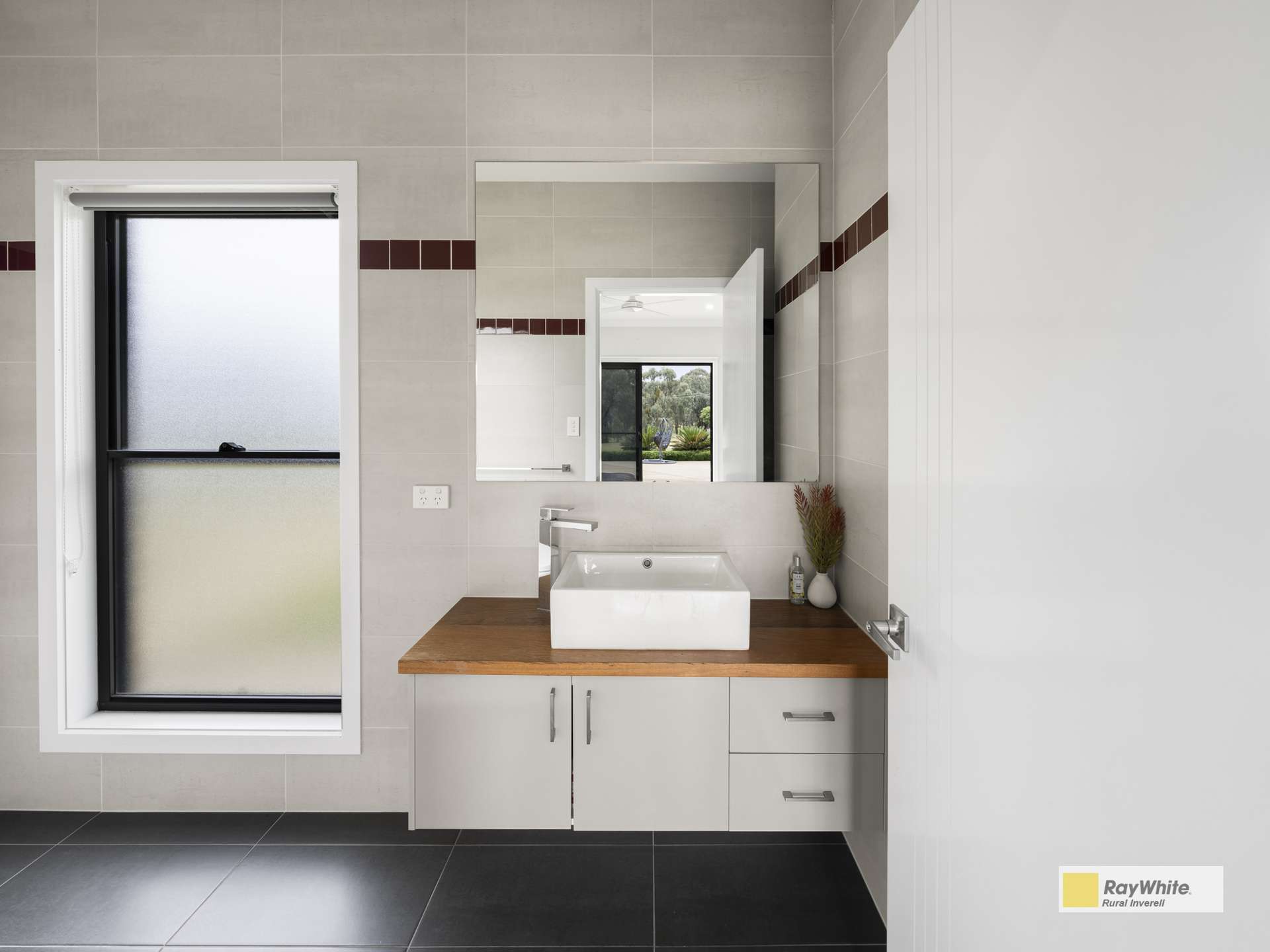 11 Wolbah Close, Inverell For Sale by Farmbuy.com - image 15