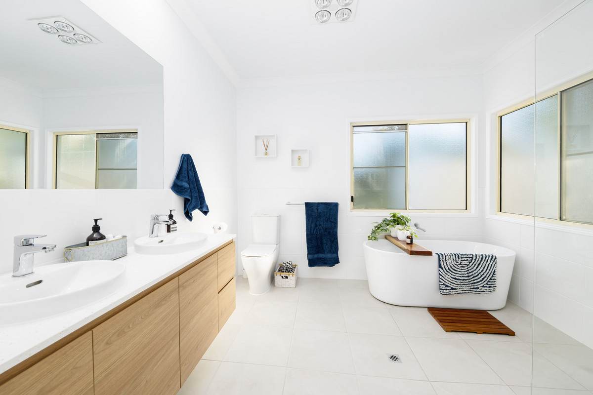 47 Halls Road, Yangan For Sale by Farmbuy.com - image 4