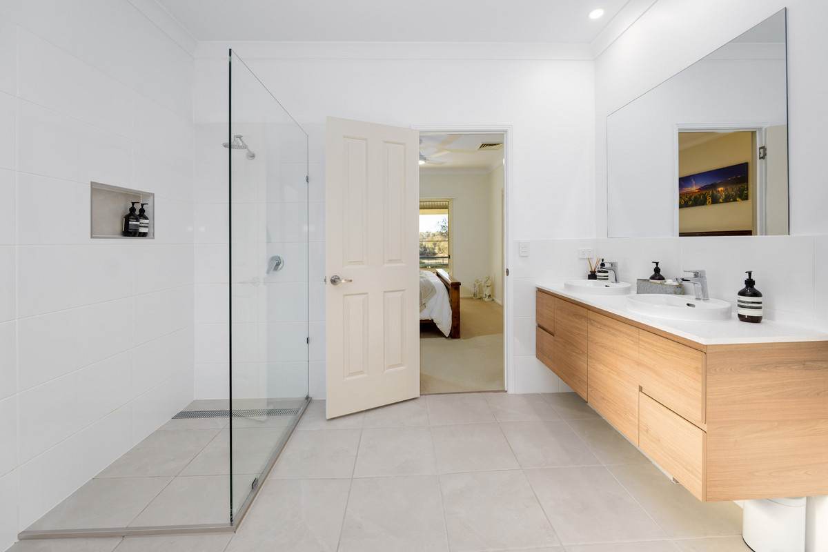 47 Halls Road, Yangan For Sale by Farmbuy.com - image 18