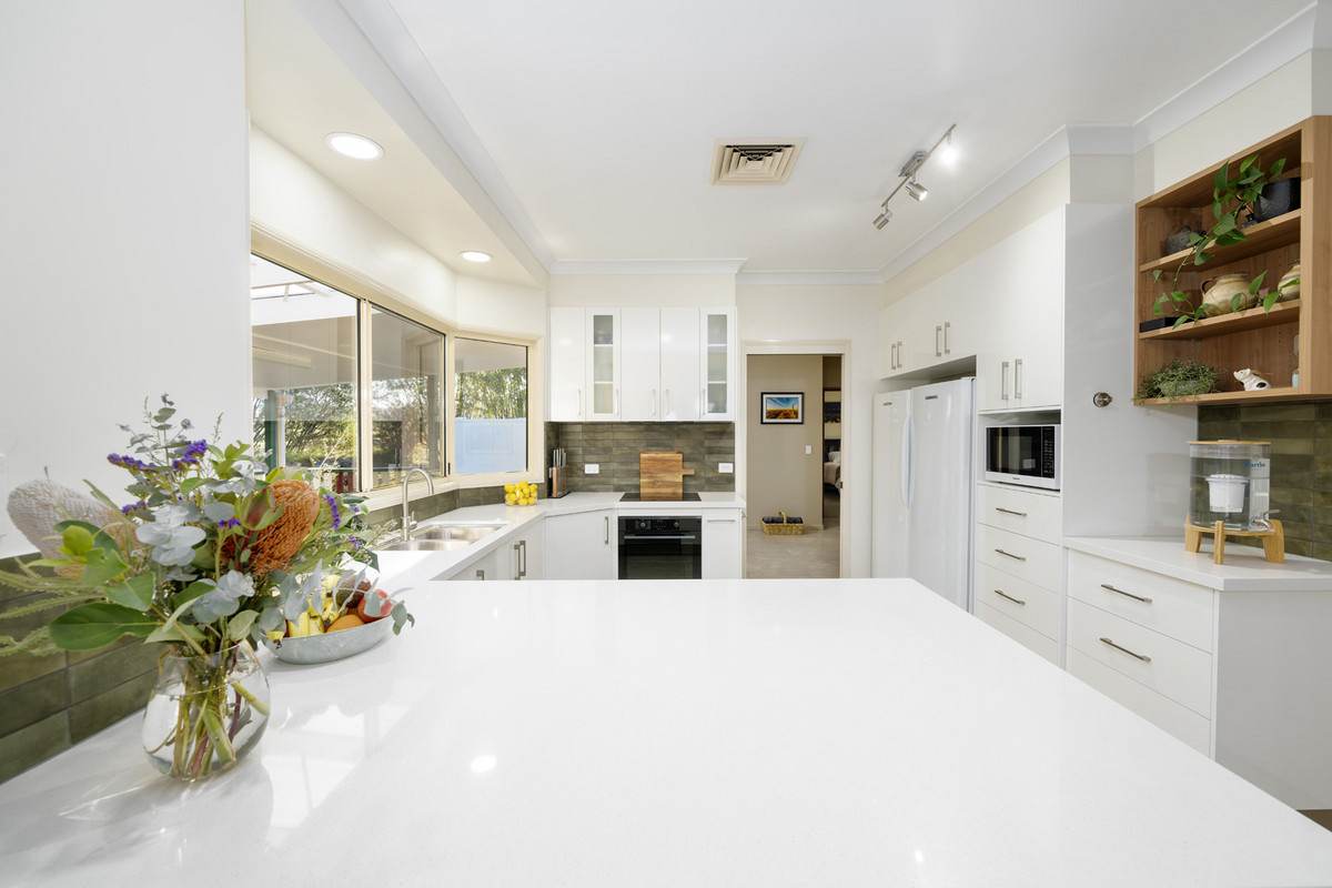 47 Halls Road, Yangan For Sale by Farmbuy.com - image 2
