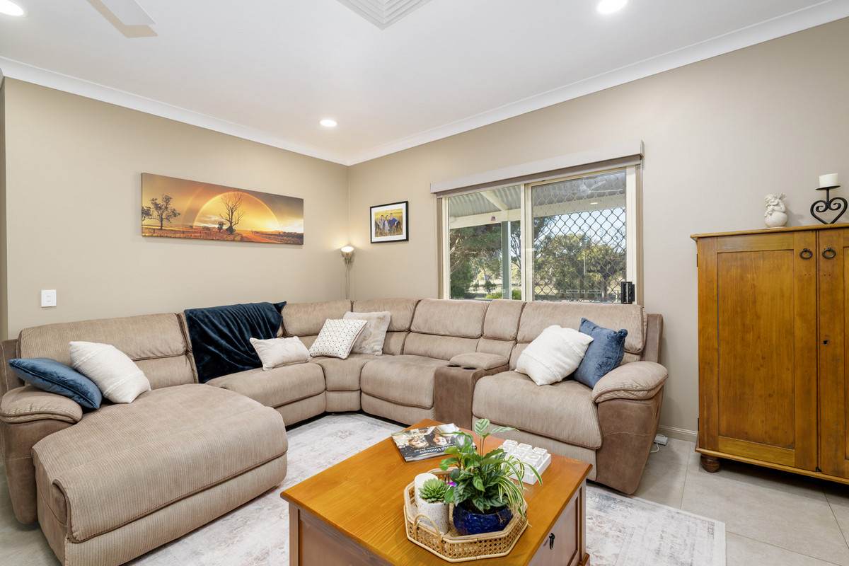 47 Halls Road, Yangan For Sale by Farmbuy.com - image 3