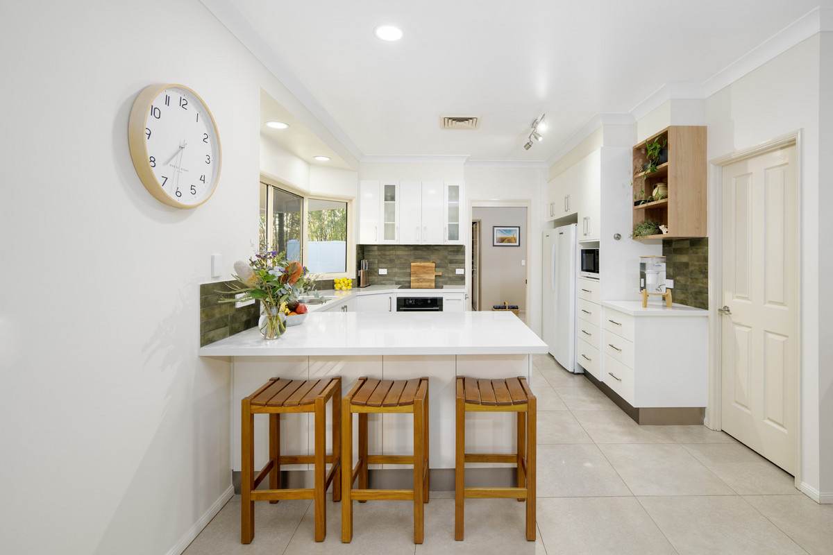 47 Halls Road, Yangan For Sale by Farmbuy.com - image 9