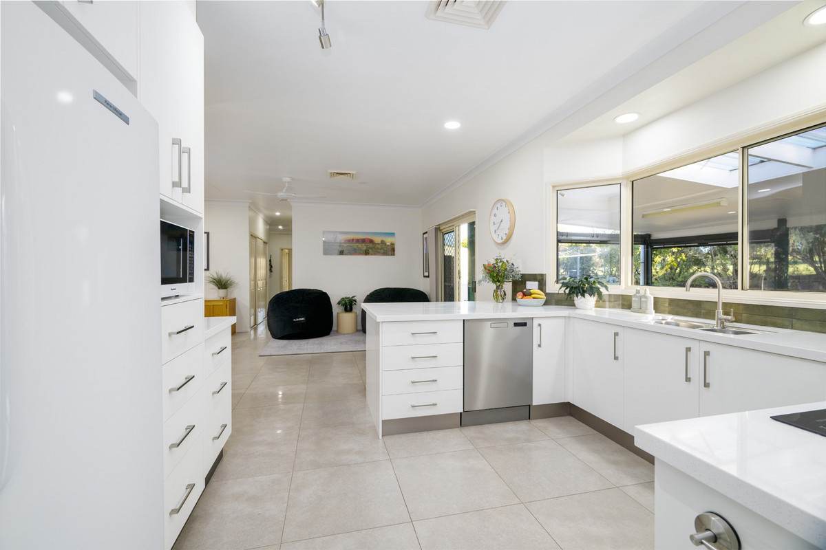 47 Halls Road, Yangan For Sale by Farmbuy.com - image 6
