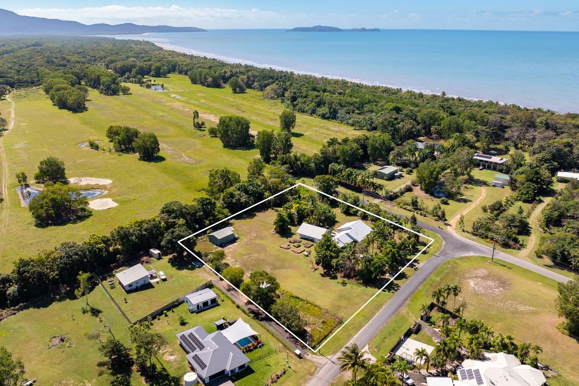 1 Bowman Close, Wonga Beach For Sale by Farmbuy.com - image 1