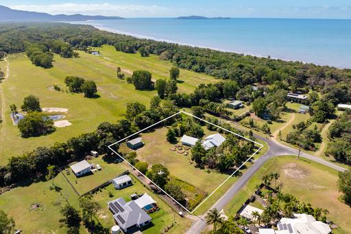 Farm For Sale - QLD - Wonga Beach - 4873 - Beachside and Rural Lifestyle: A Lovely Spacious Home 