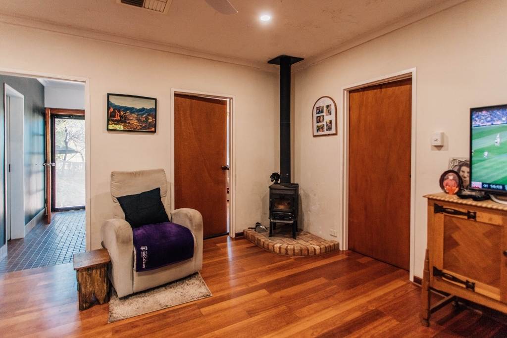 37 Fraser Street, York For Sale by Farmbuy.com - image 2