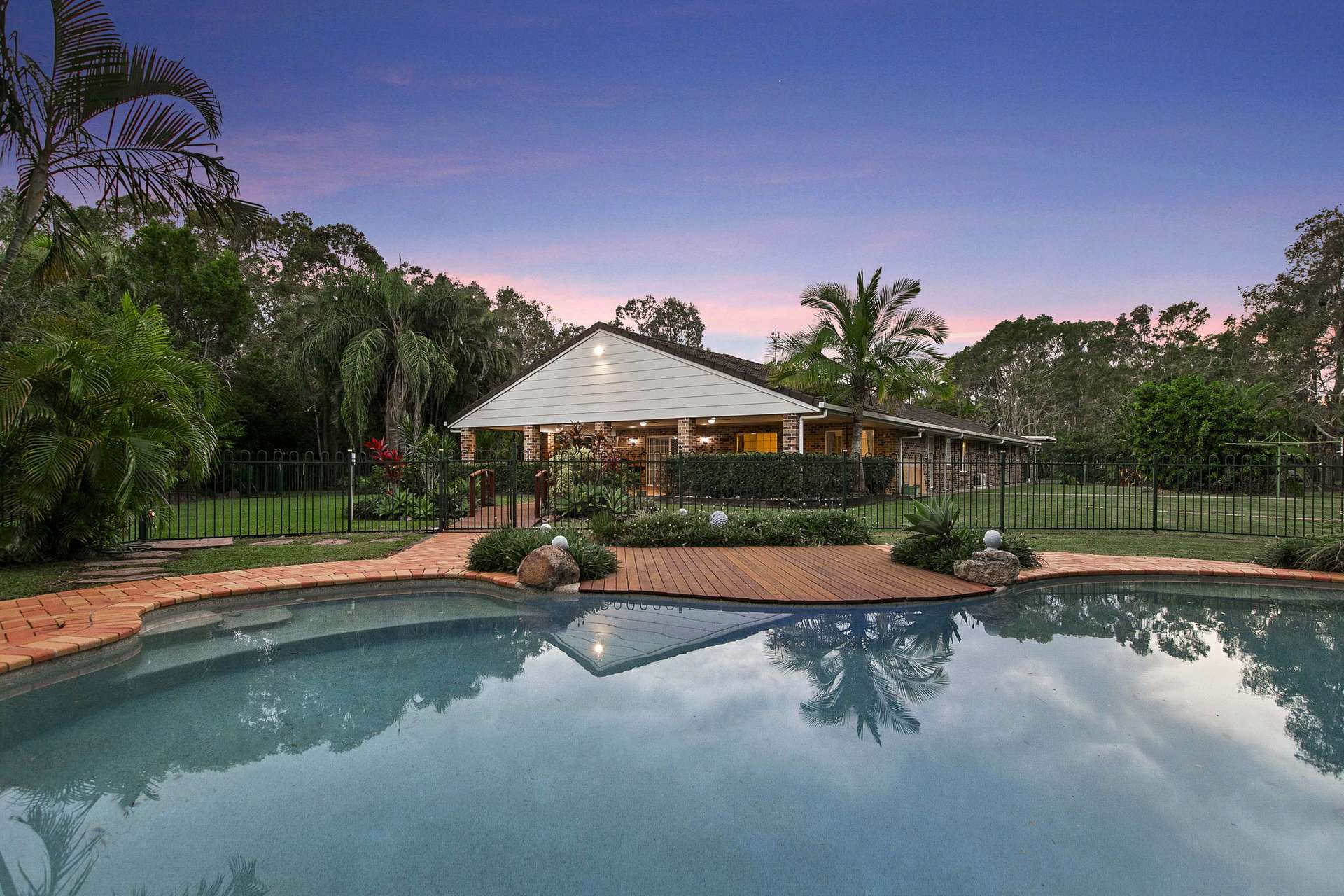 7 Mexican Court, Urangan For Sale by Farmbuy.com - image 1