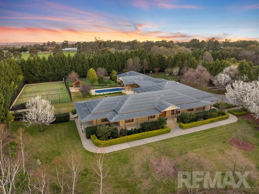 5 Tamarind Place, Lake Albert NSW 2650