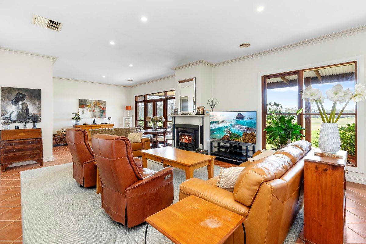 2 Gillard Road, East Wagga Wagga For Sale by Farmbuy.com - image 13