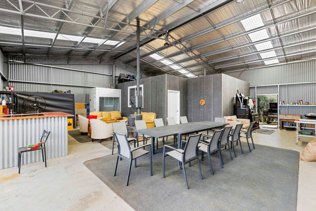 2 Gillard Road, East Wagga Wagga For Sale by Farmbuy.com - image 14