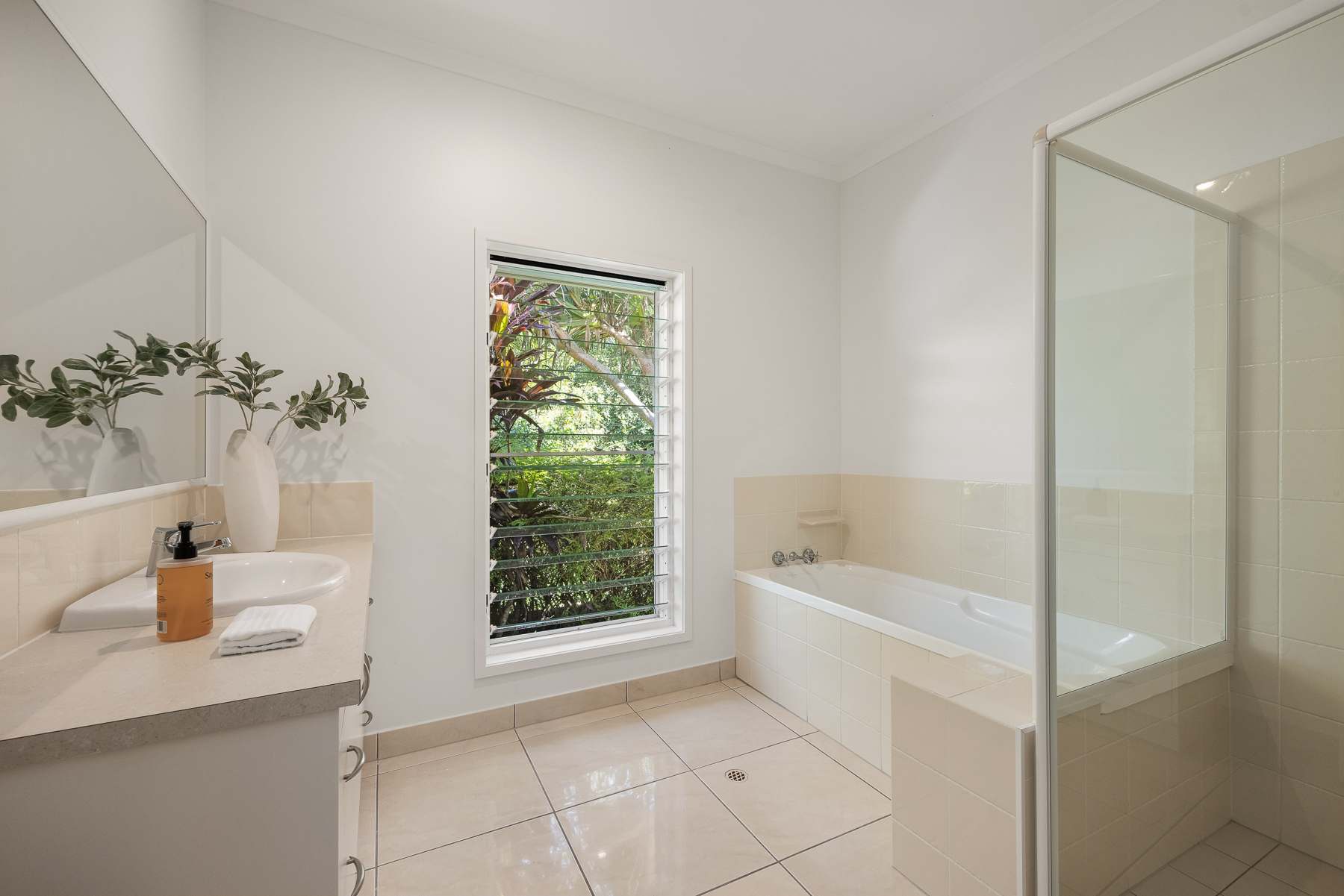 16a Pacific View Drive, Tinbeerwah For Sale by Farmbuy.com - image 19