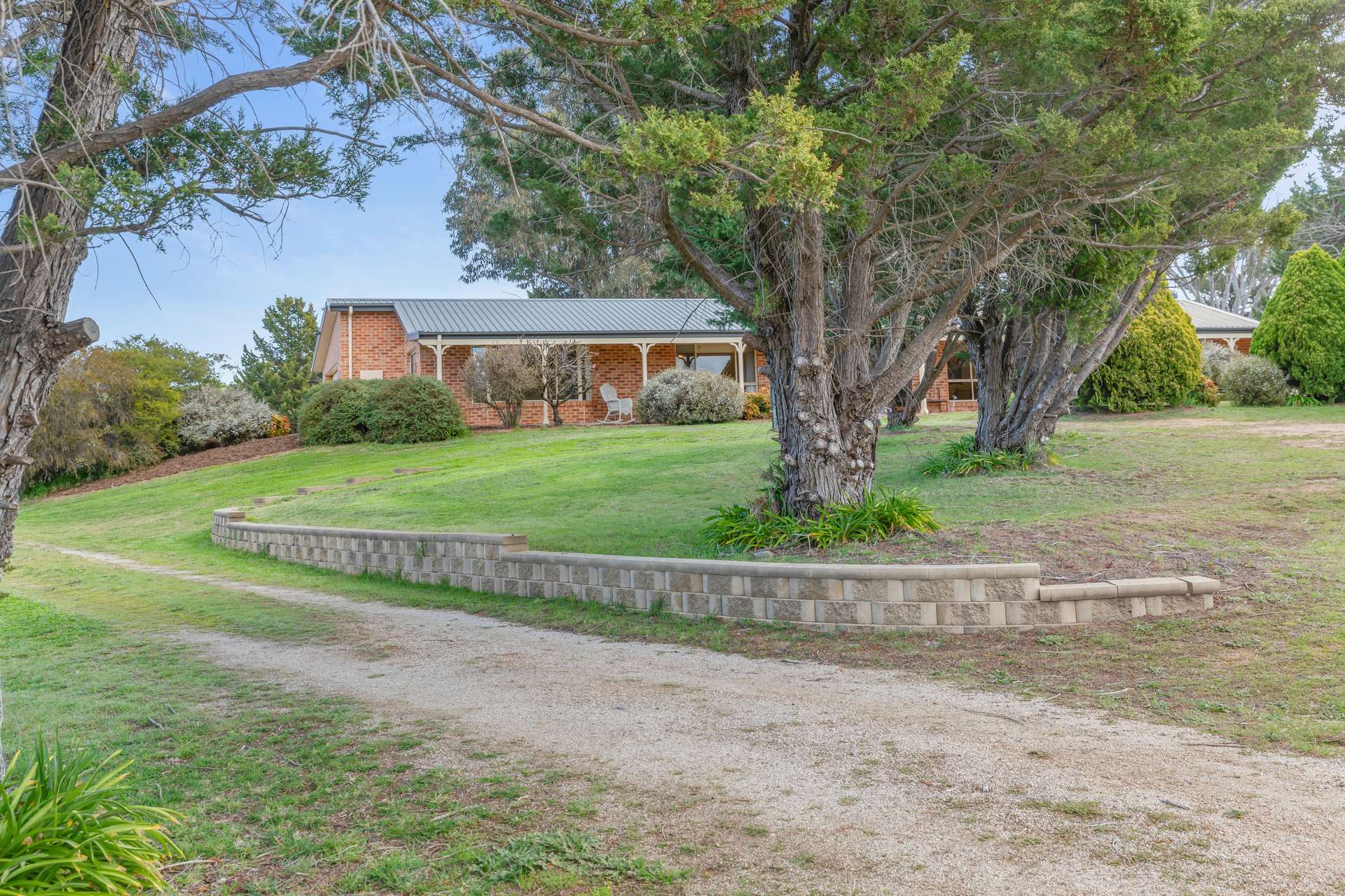 136 Sutherland Drive, Georges Plains For Sale by Farmbuy.com - image 3