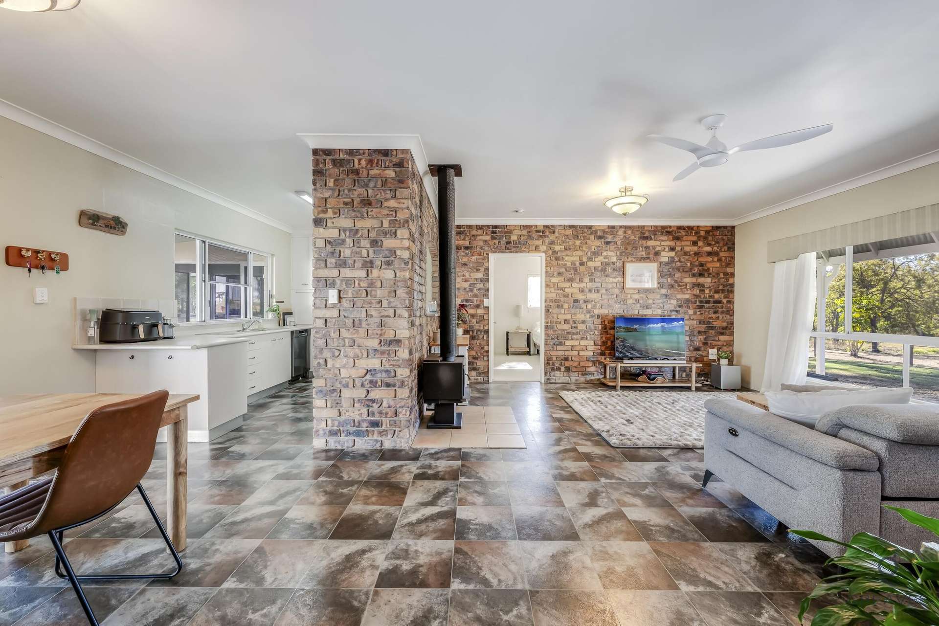 6 Horwood Drive, Bucca For Sale by Farmbuy.com - image 6
