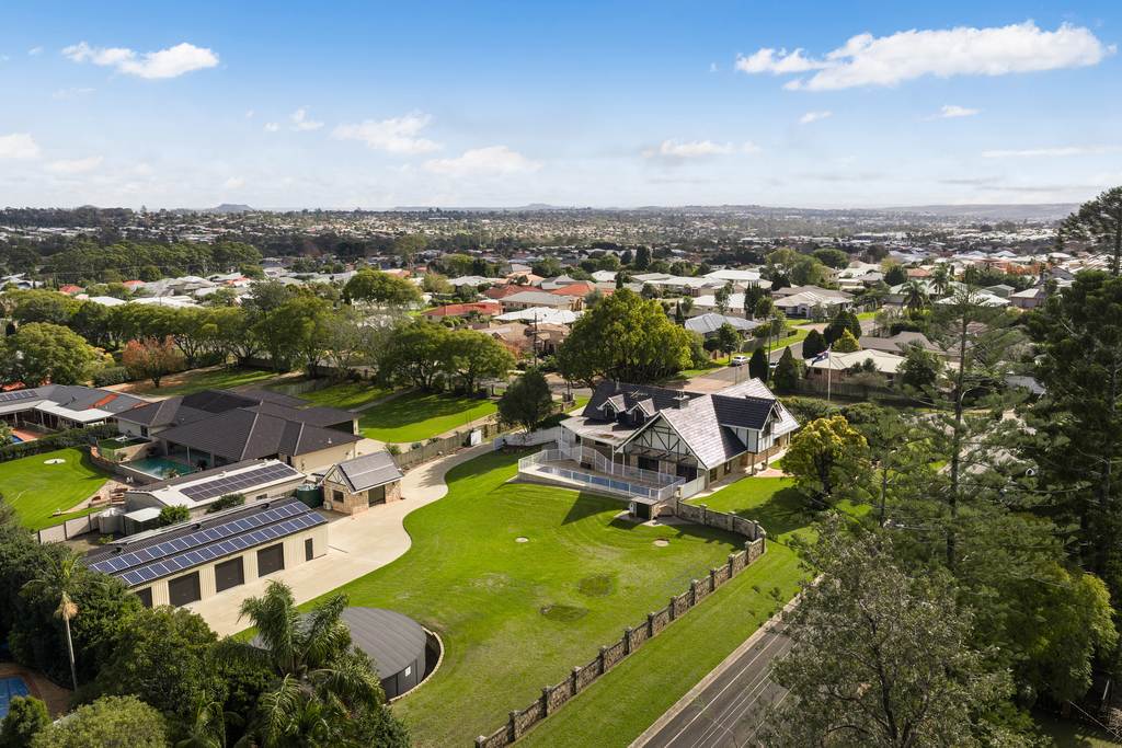 1 Trafalgar Street, Middle Ridge QLD 4350
