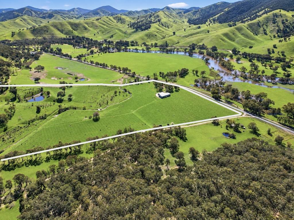 8792 Murray River Road, Walwa VIC 3709