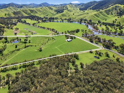 Farm For Sale - VIC - Walwa - 3709 - 8792 Murray River Road, Walwa 