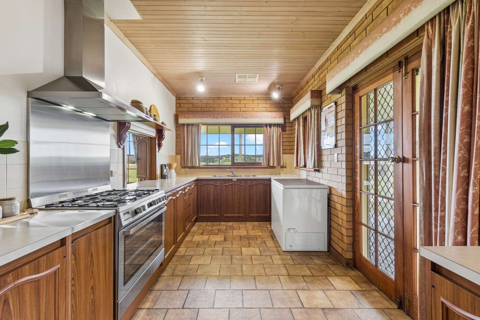 109 Quines Road, Echunga For Sale by Farmbuy.com - image 9
