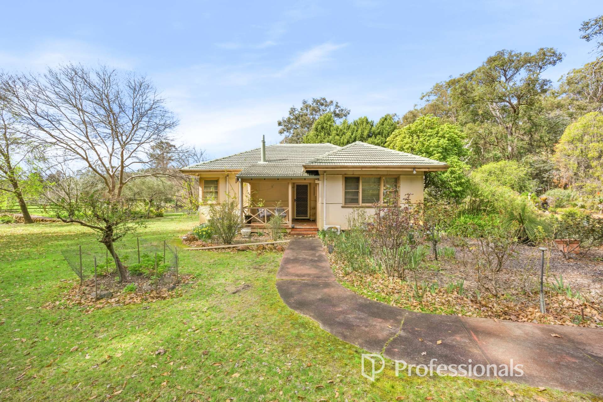 852 Worsley Back Road, Worsley For Sale by Farmbuy.com - image 2