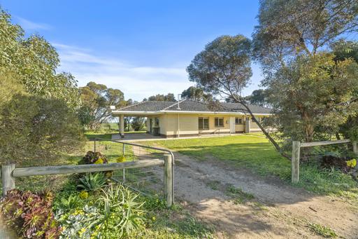 Farm For Sale - SA - Strathalbyn - 5255 - Double Brick Integrity on 6 Easy Care Acres. 