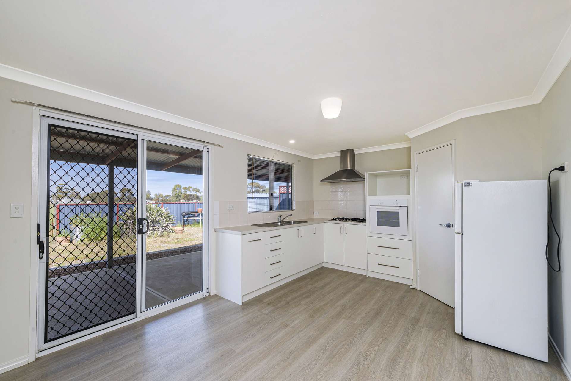 91 Cooper Street, Moora For Sale by Farmbuy.com - image 9