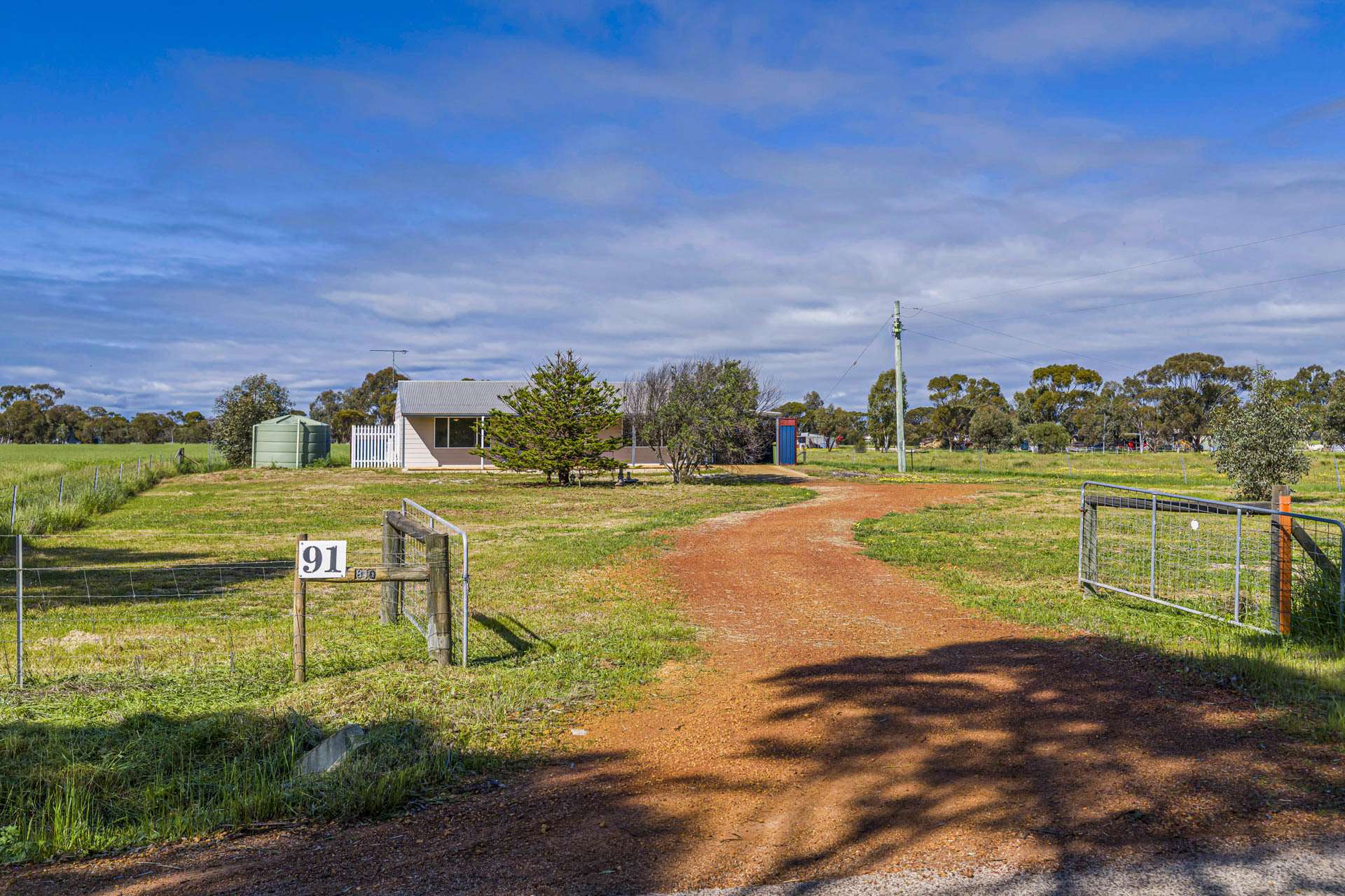 91 Cooper Street, Moora For Sale by Farmbuy.com - image 2