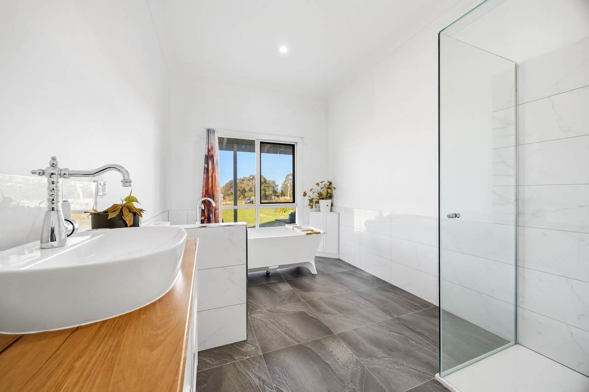 52 Vaggs Road, Ross Creek For Sale by Farmbuy.com - image 19