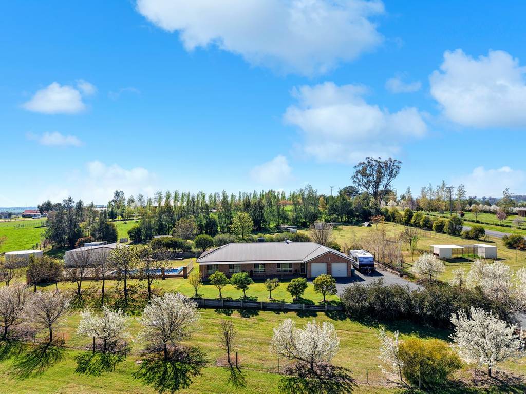 17 Old Monteagle Road, Young NSW 2594