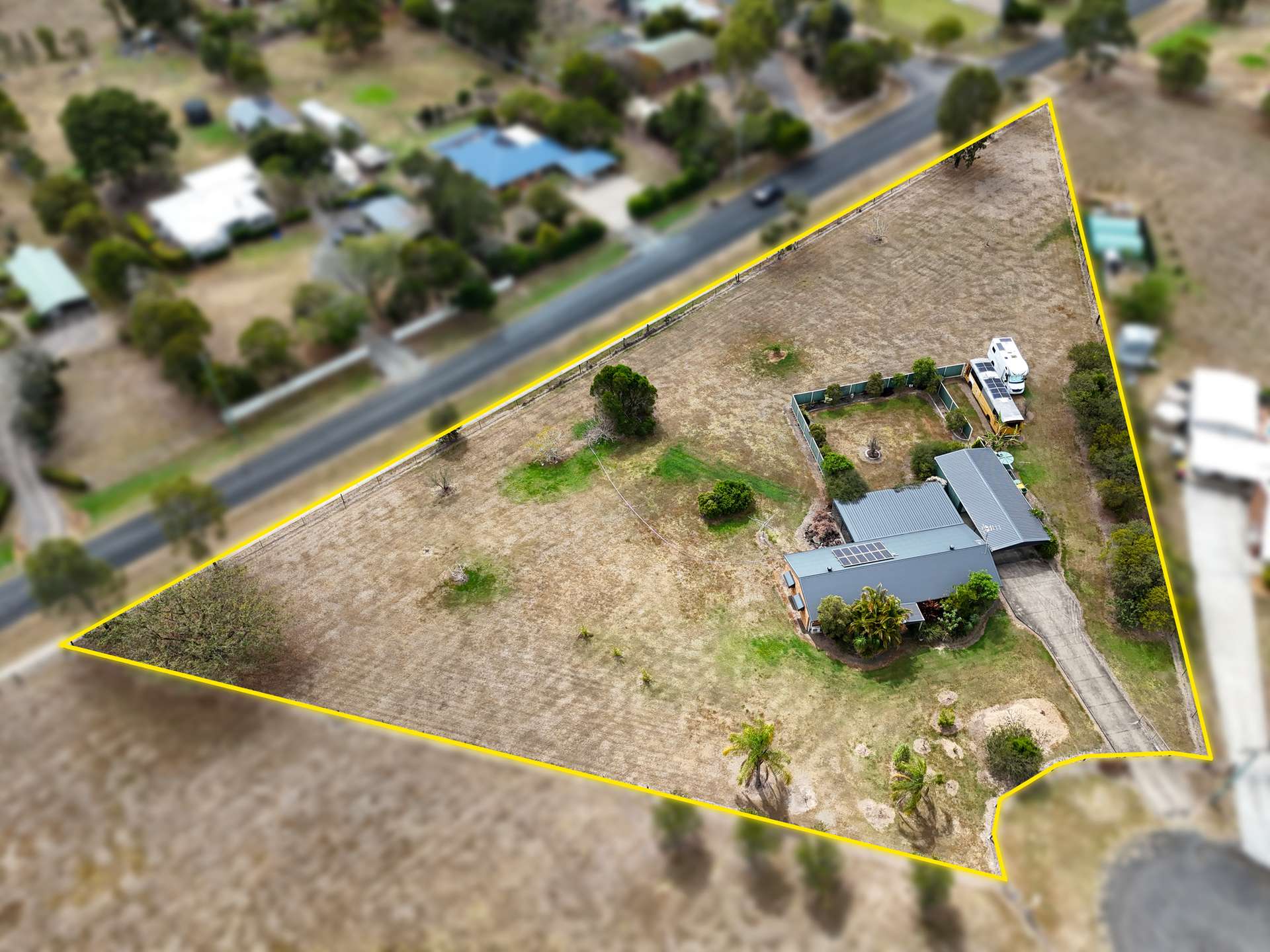 15 Azolla Court, Fernvale For Sale by Farmbuy.com - image 1