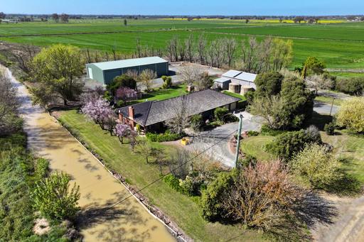 Farm For Sale - VIC - Kyabram - 3620 - BRICK HOME WITH EXCEPTIONAL SHEDDING 