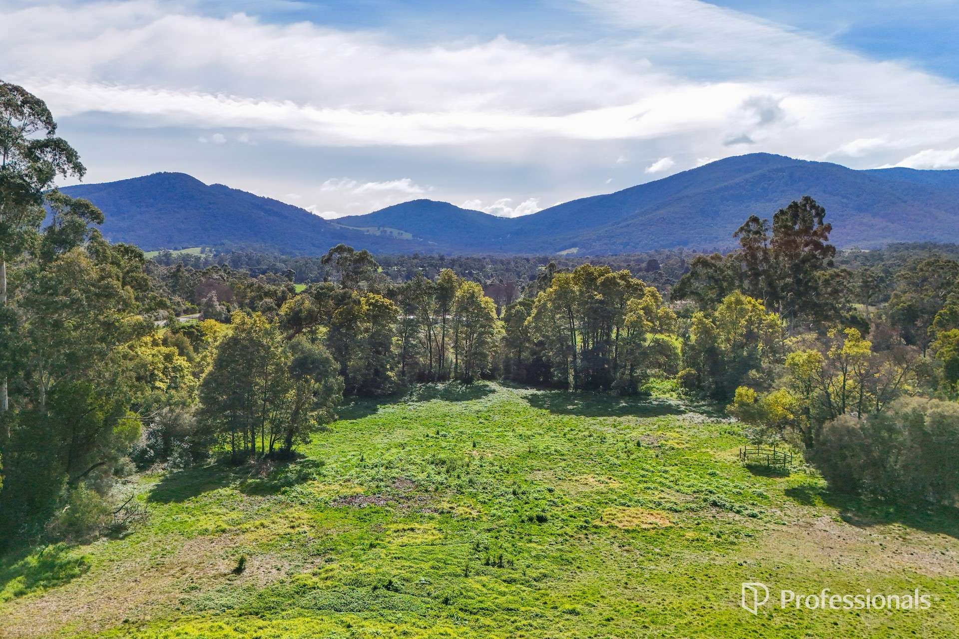 2185 Warburton Highway, Launching Place For Sale by Farmbuy.com - image 1