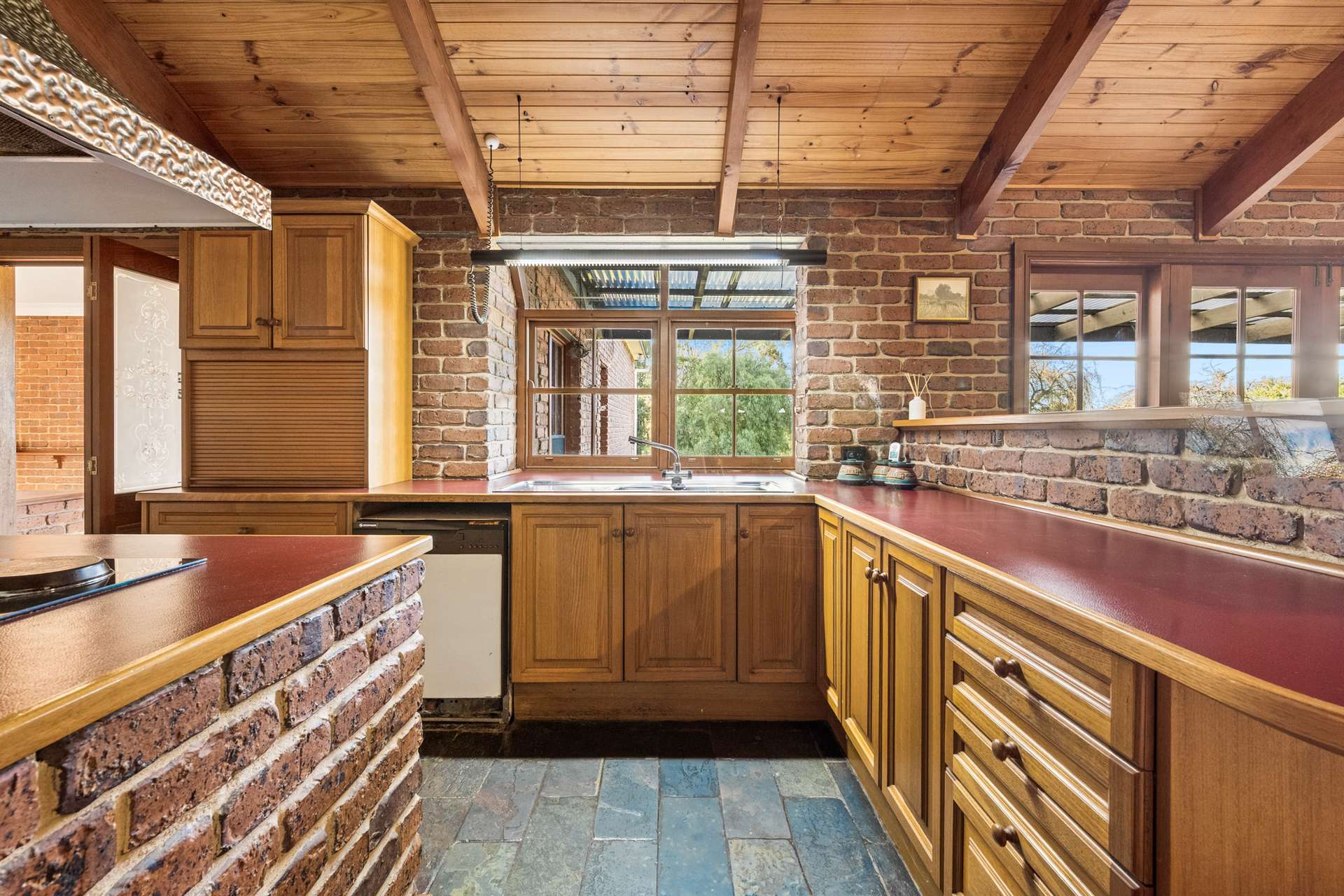 1031 Woodleigh Lane, Clay Wells For Sale by Farmbuy.com - image 28