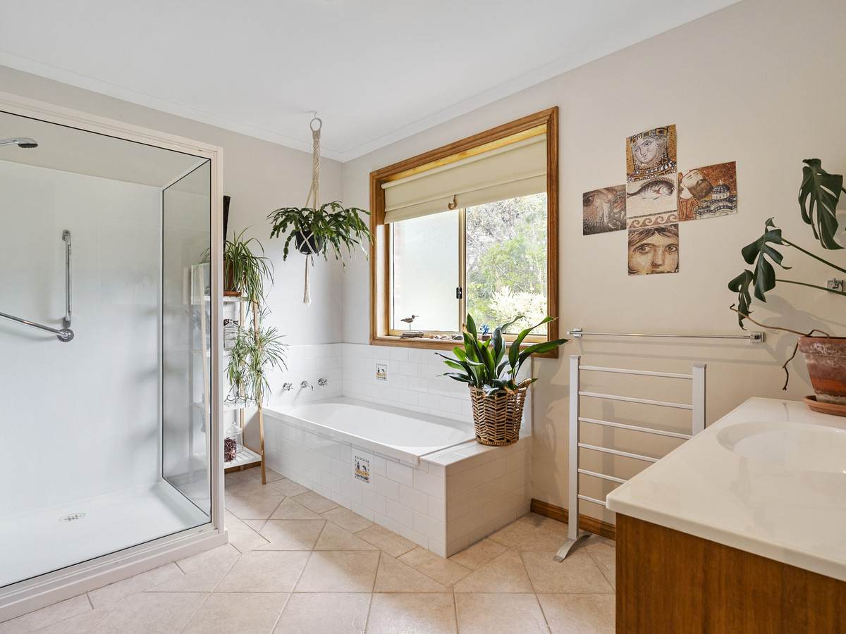 19 Englefield Drive, Margate For Sale by Farmbuy.com - image 16