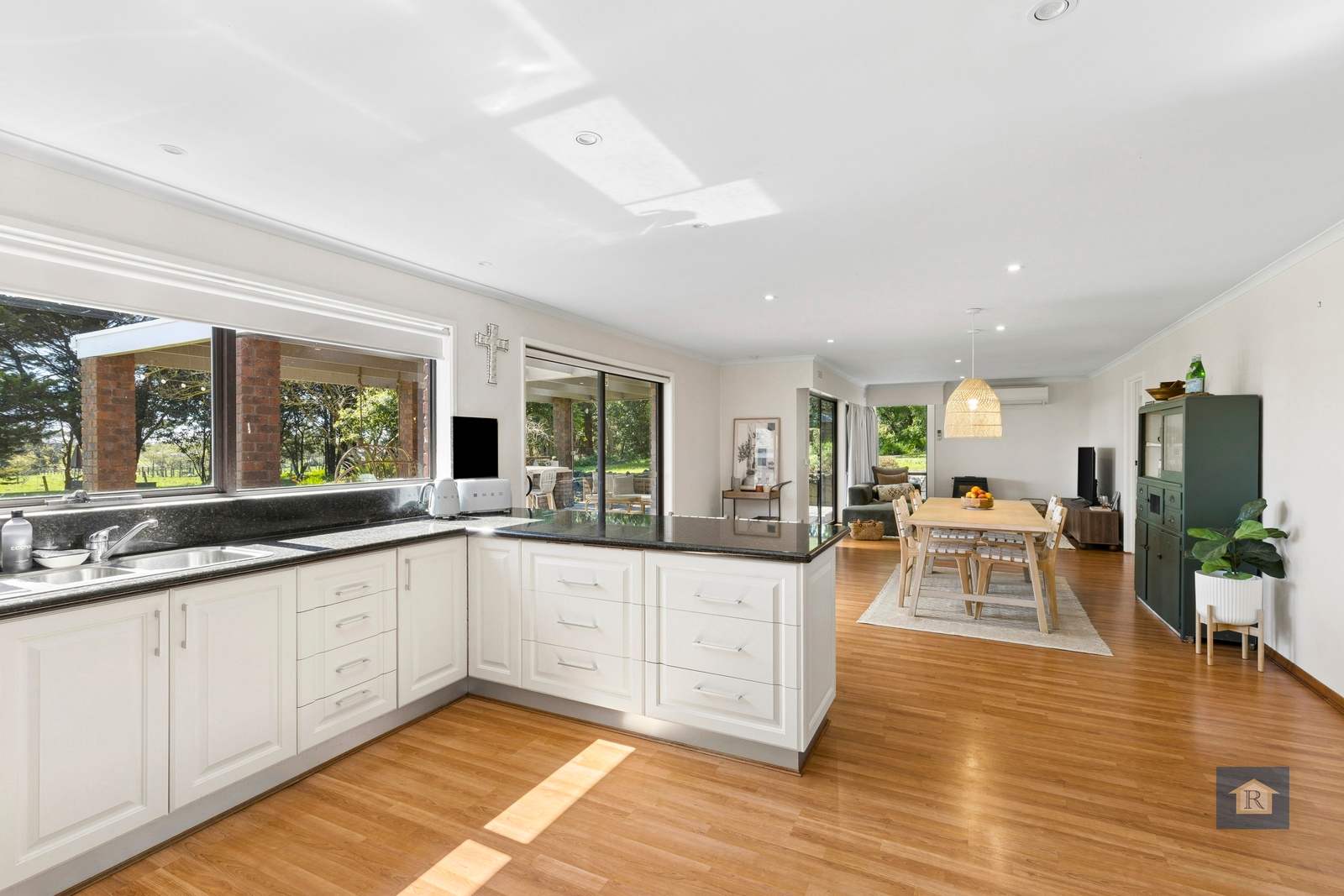 320 Armstrong Street, Elliminyt For Sale by Farmbuy.com - image 2