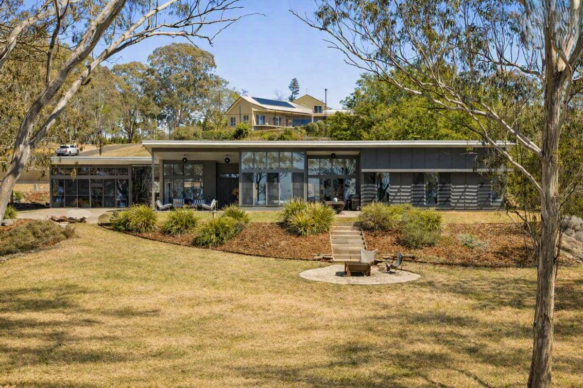 1 Bramwell Street, Middle Ridge For Sale by Farmbuy.com - image 1