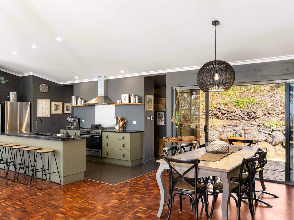 1 Bramwell Street, Middle Ridge For Sale by Farmbuy.com - image 8