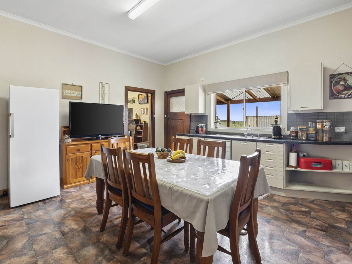 3495 Corangamite Lake Road, Cundare For Sale by Farmbuy.com - image 15