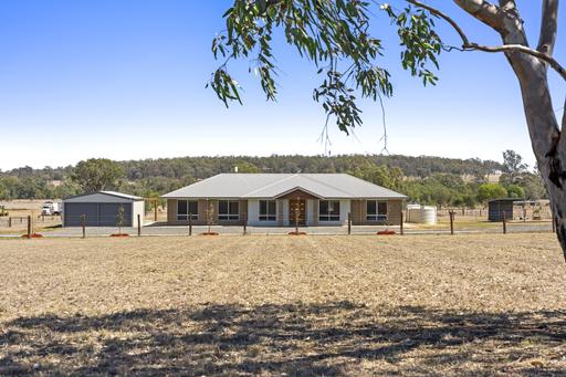 Farm For Sale - QLD - Goombungee - 4354 - Rural Lifestyle Living on a Spacious Acreage Property 