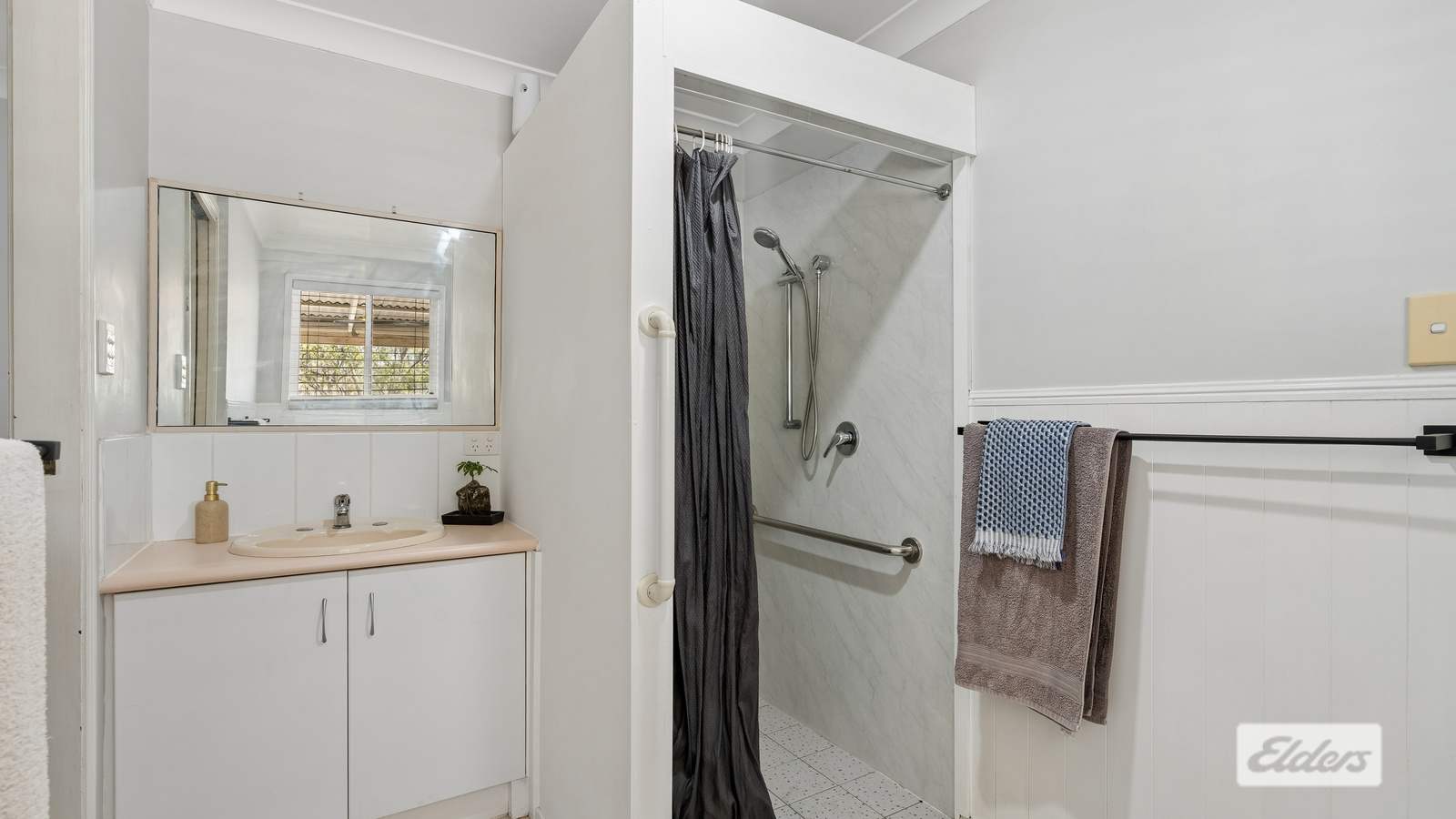 20 Highland Grove, Kensington Grove For Sale by Farmbuy.com - image 8
