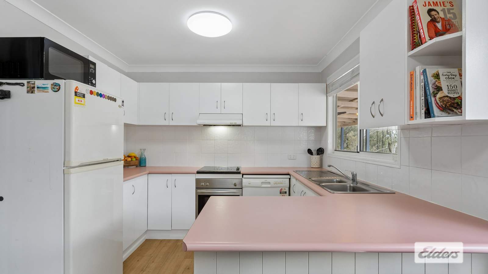 20 Highland Grove, Kensington Grove For Sale by Farmbuy.com - image 3