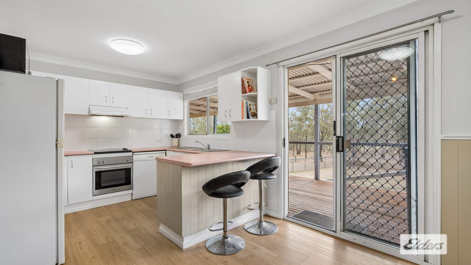20 Highland Grove, Kensington Grove For Sale by Farmbuy.com - image 5