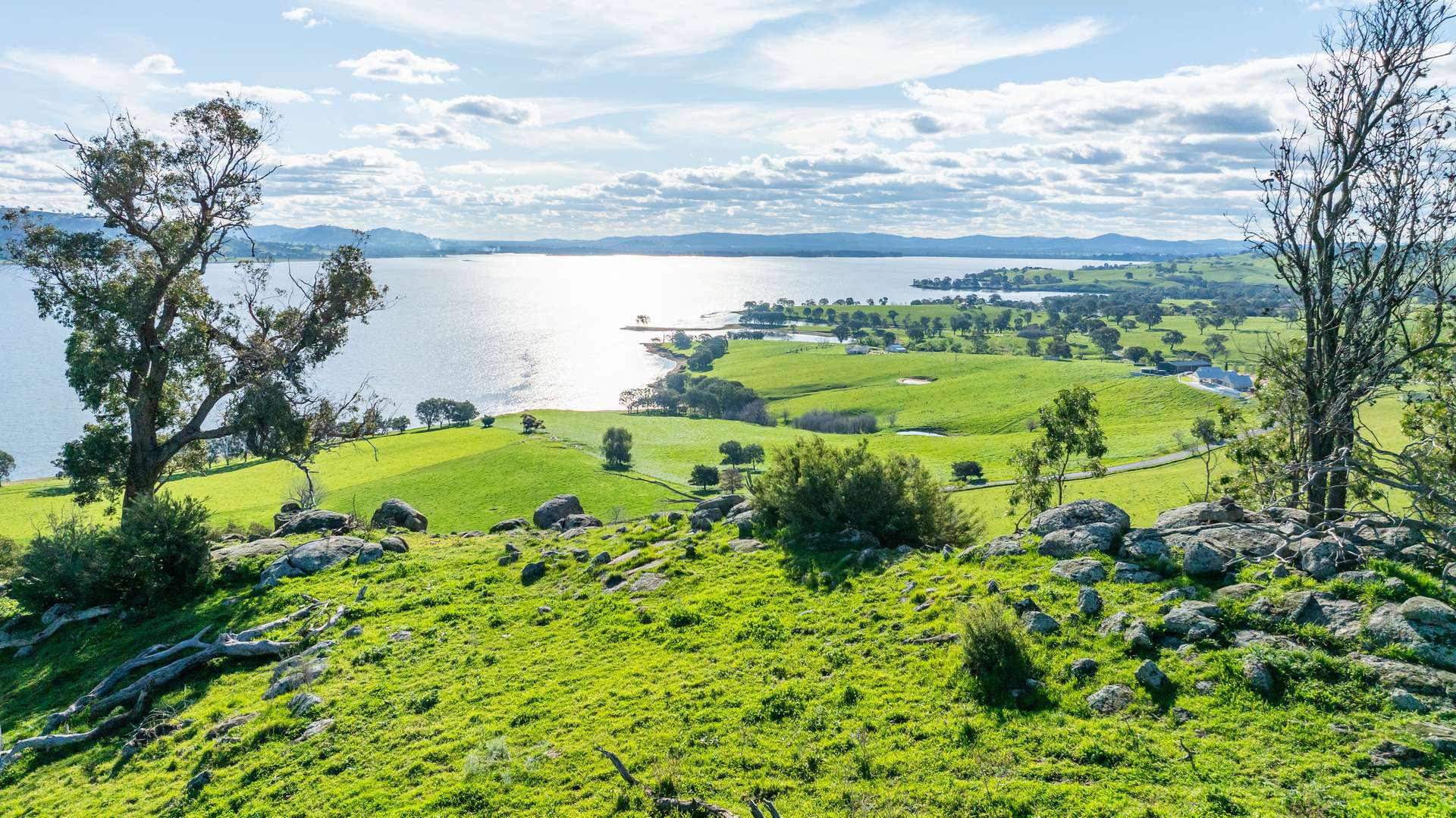 1080 Lake Road, Bethanga For Sale by Farmbuy.com - image 2